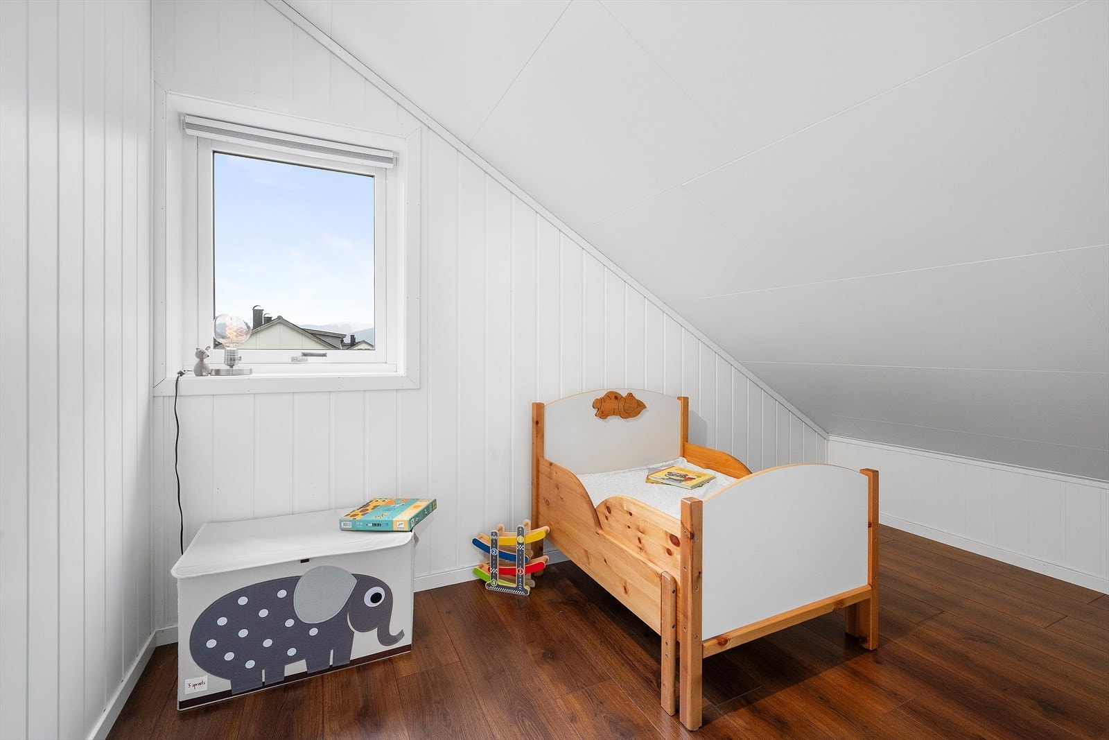 Kontor/gjesterom på loft Galleribilde