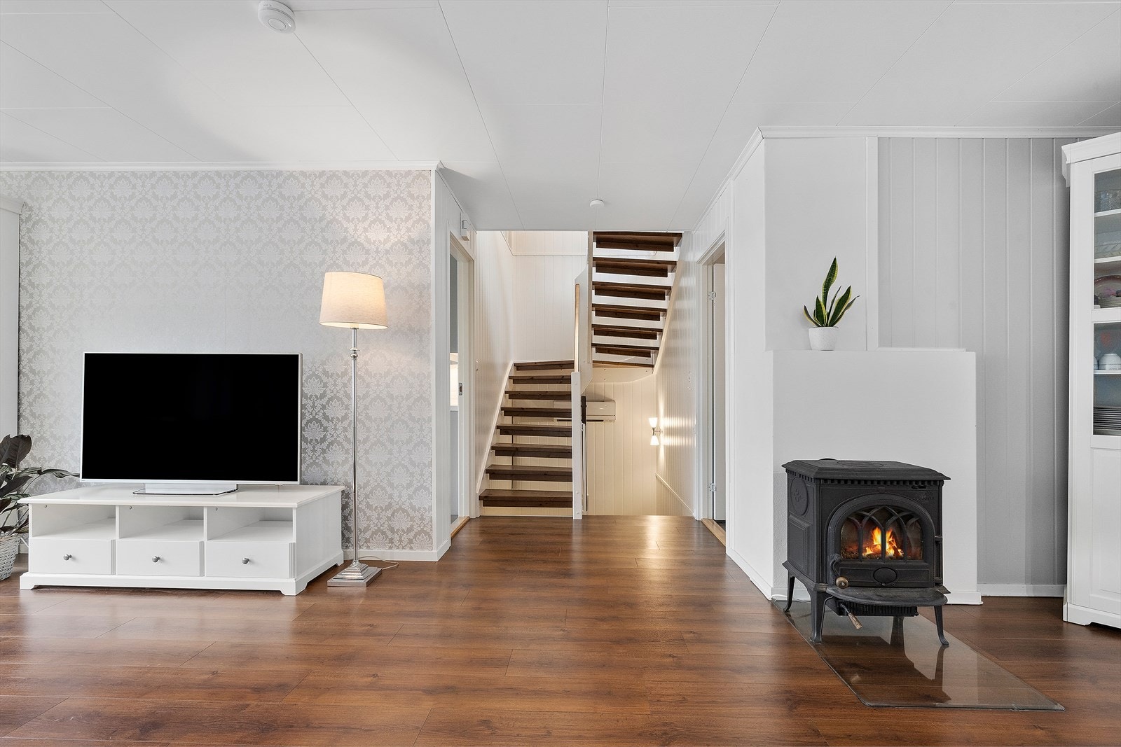 Trapp til loft og undereteasje Galleribilde