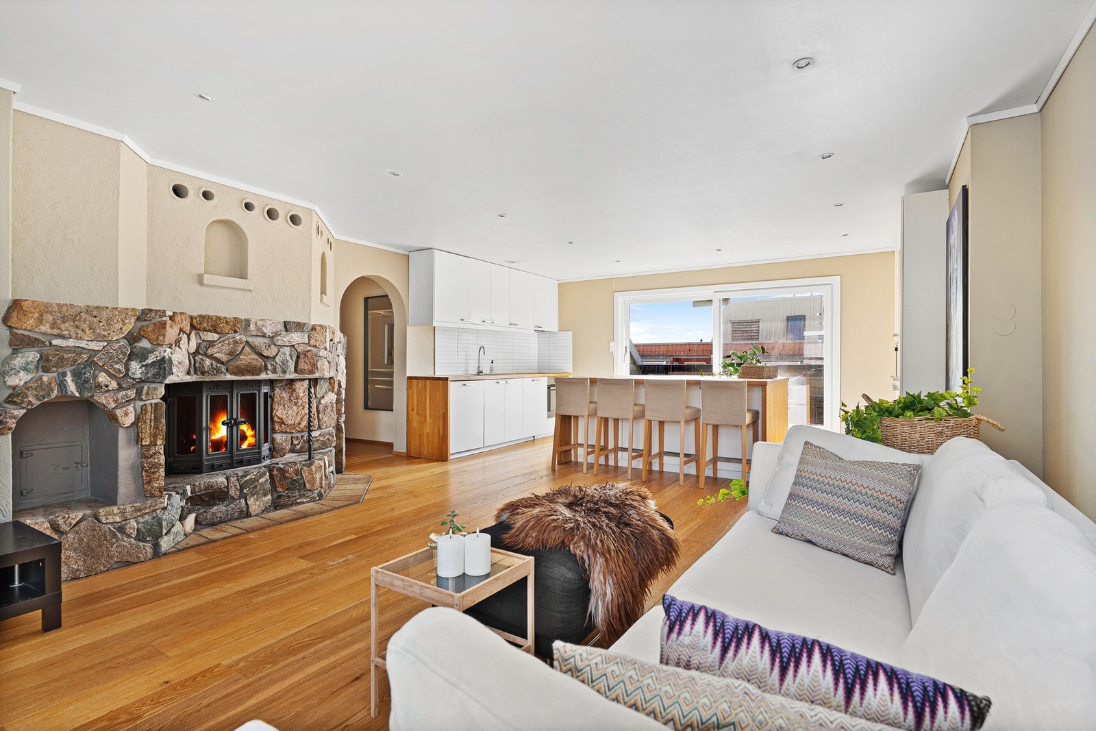 Stue og kjøkken har en åpen løsning. Galleribilde