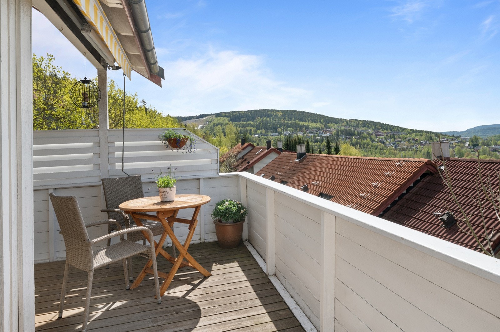 Velkommen til Linderudlia 22, prensentert av eiendomsmegler Robert Eckmann i Eie Eiendomsmegling. Galleribilde