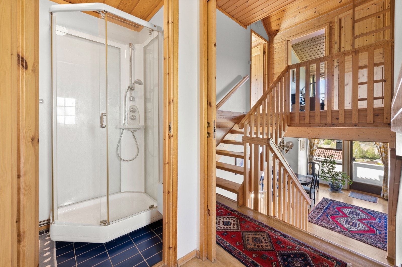 Baderom med dusjkabinett Galleribilde