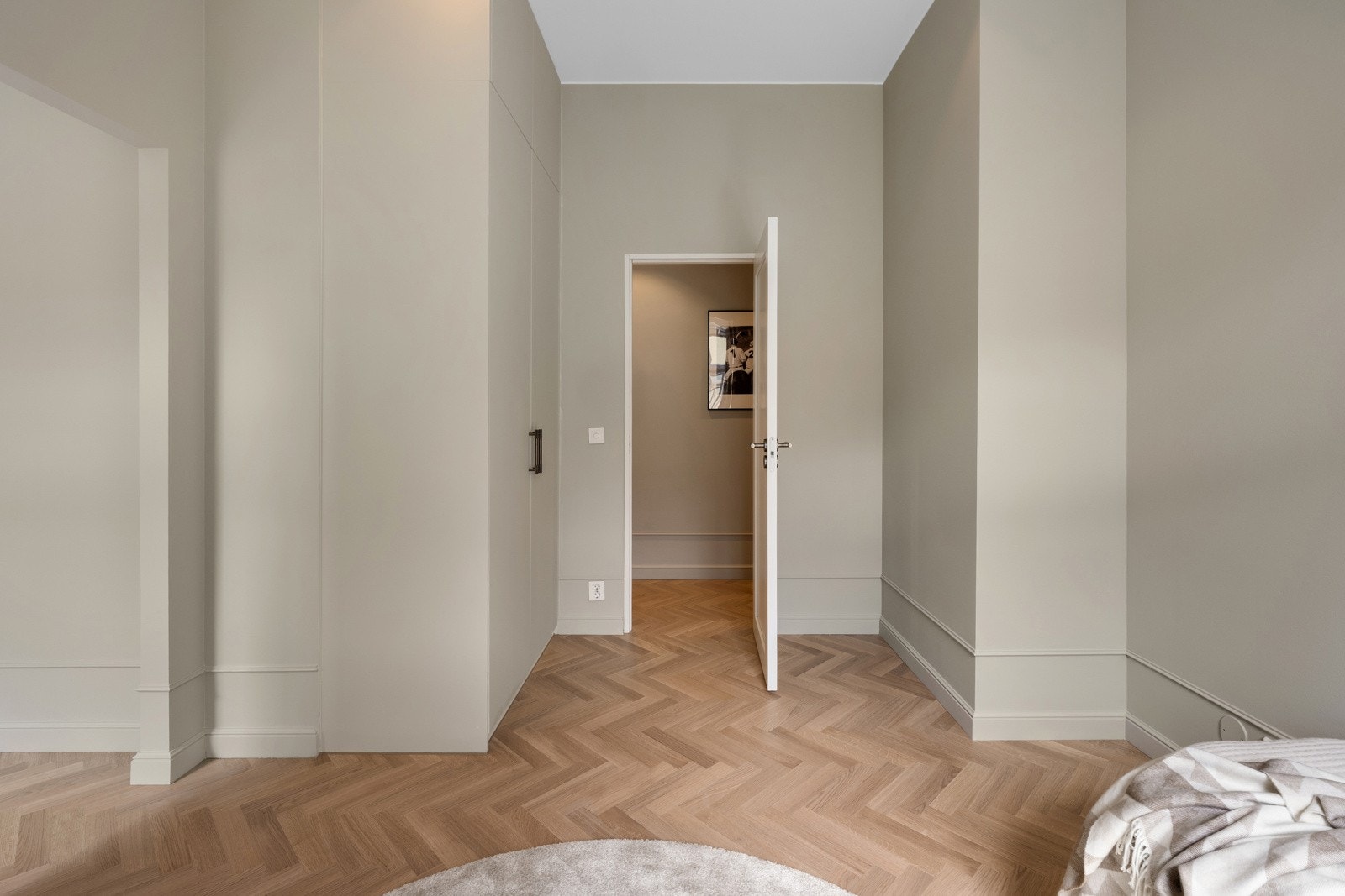 Soverom tre har også gode møbleringsmuligheter og egner seg perfekt som barnerom eller gjesterom - avhengig av behov. Galleribilde