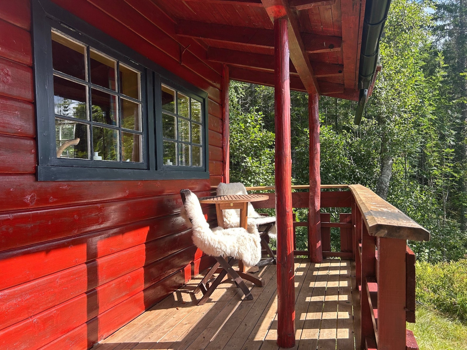 Nyt morgenkaffen på den koselige verandaen Galleribilde