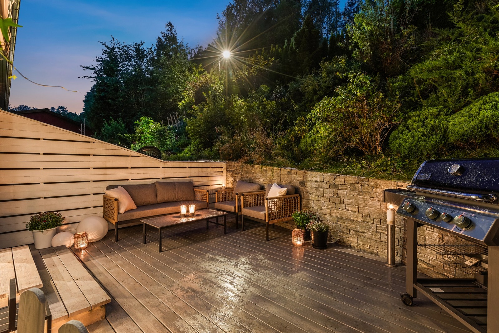 Her kan du nyte varme sommerkvelder med god skjermet beliggenhet. Galleribilde