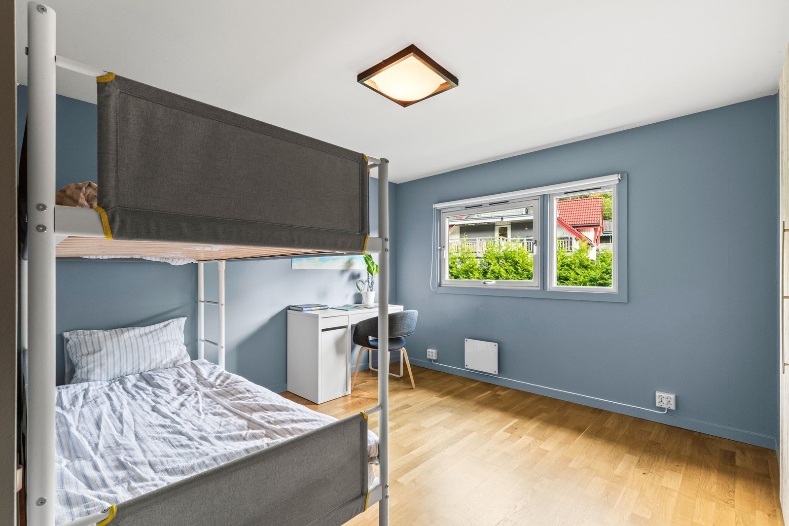 Soverom 2 er også av svært god størrelse med oppbevaring i innvendig bod. Galleribilde