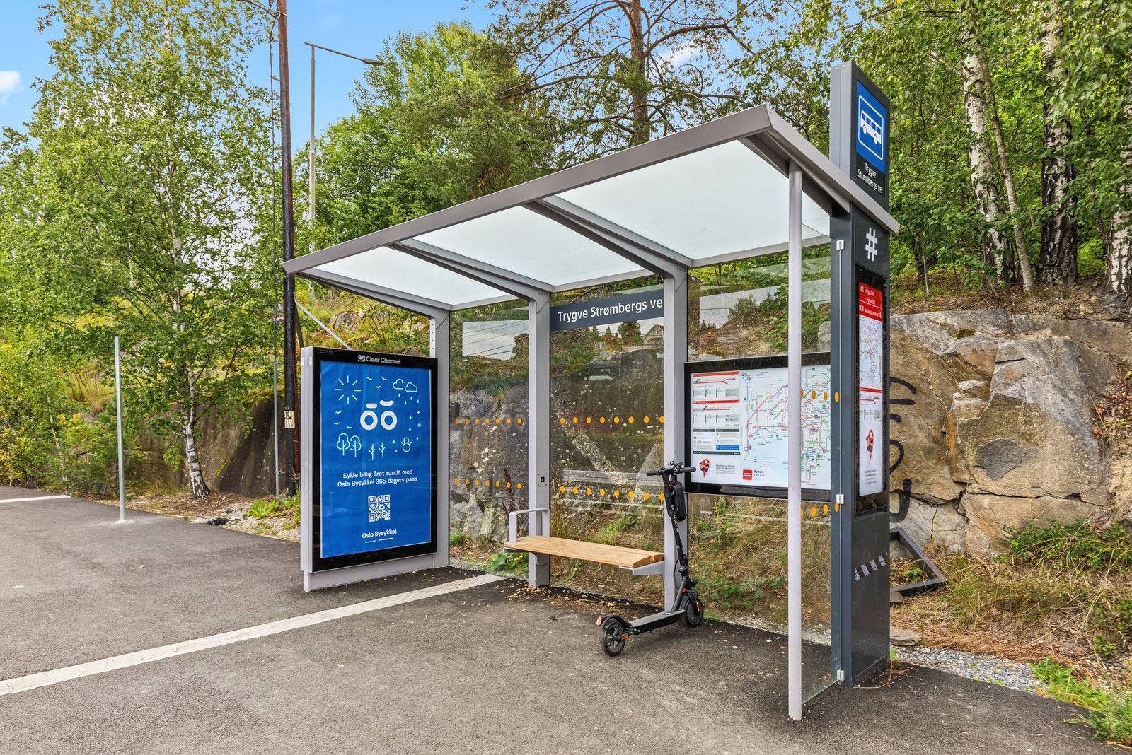 Fra boligen er det kort avstand til Hauketo togstasjon som er et knutepunkt for offentlig kommunikasjon. Her finner man tog, lokale busser og ekspressbuss. Galleribilde