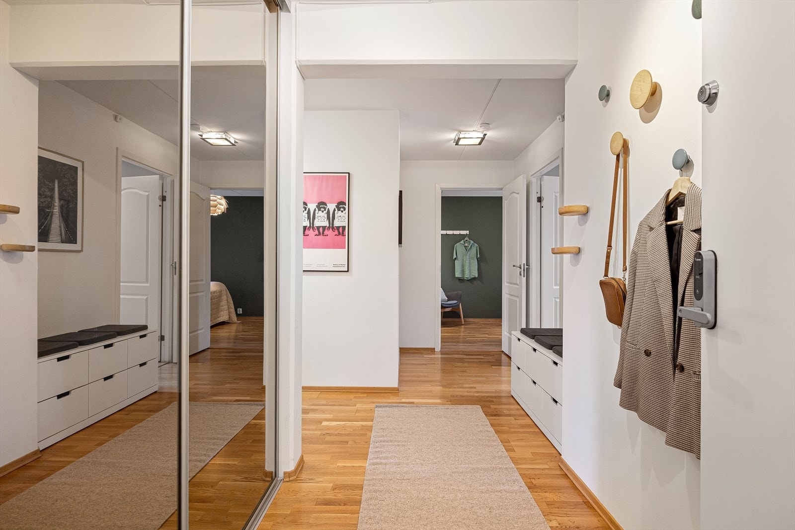 Fra gangen er det adkomst til boligens to soverom. Galleribilde