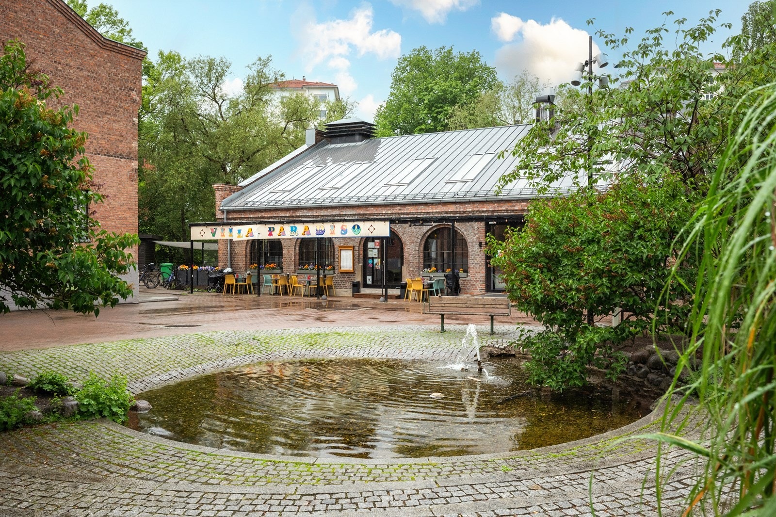 Villa Paradiso Tivoli er en koselig, italiensk restaurant ligger like ved boligen, og her kan man nyte herlig, autentisk italiensk pizza. Galleribilde