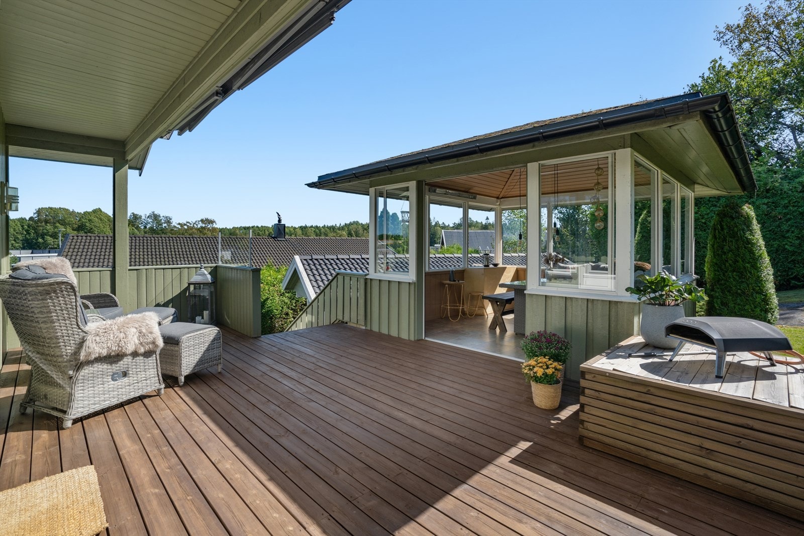 Hagestuen blir et naturlig samlingspunkt i sommerhalvåret Galleribilde