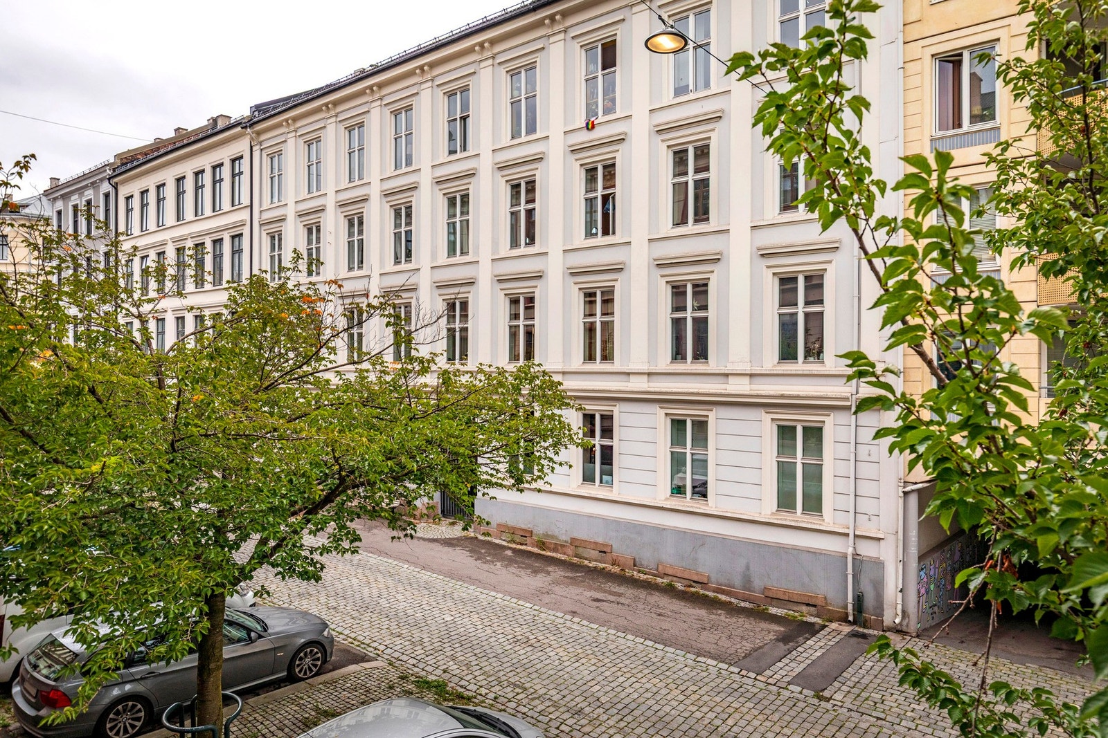 Leiligheten ligger i byggets 2.etasje. Galleribilde