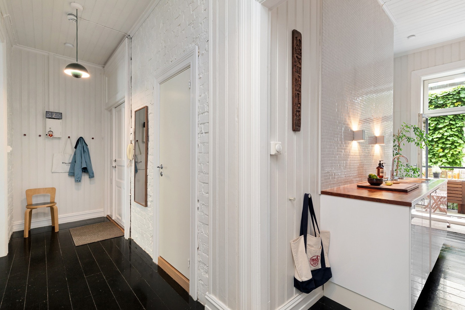 Entré/gang. Galleribilde