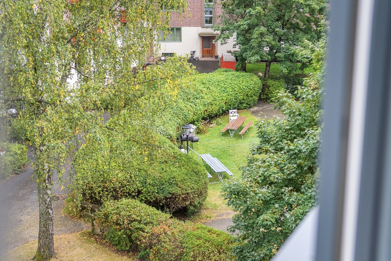 Rolige fellesarealer på begge sider av leiligheten. Galleribilde