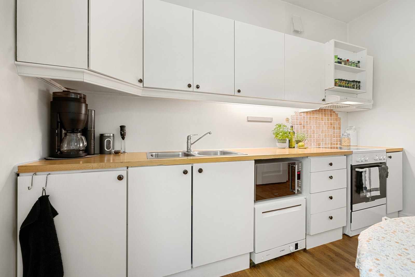 Eldre kjøkkeninnredning. Galleribilde