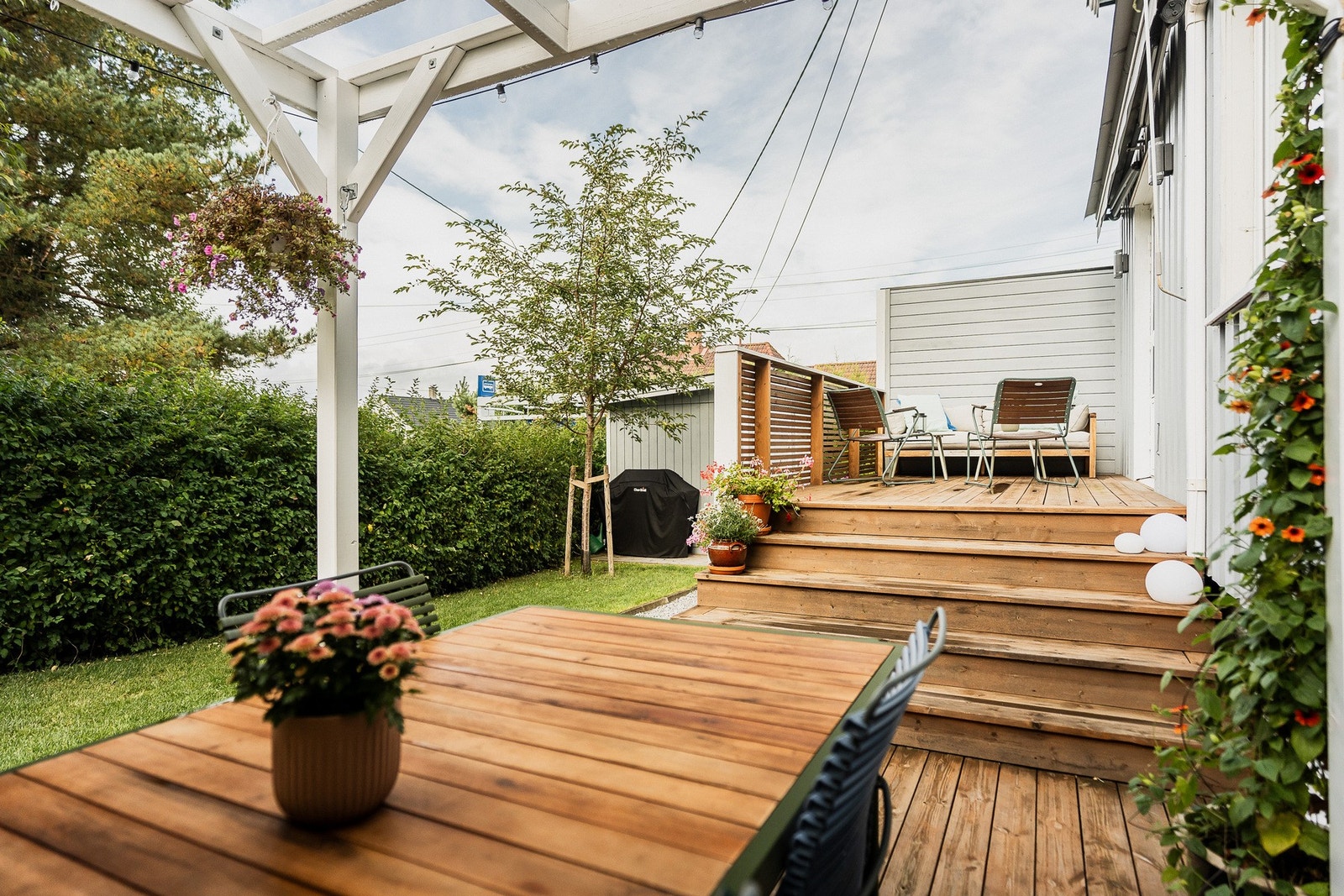 Flott terrasse over to nivåer på ca. 23 kvm. Galleribilde