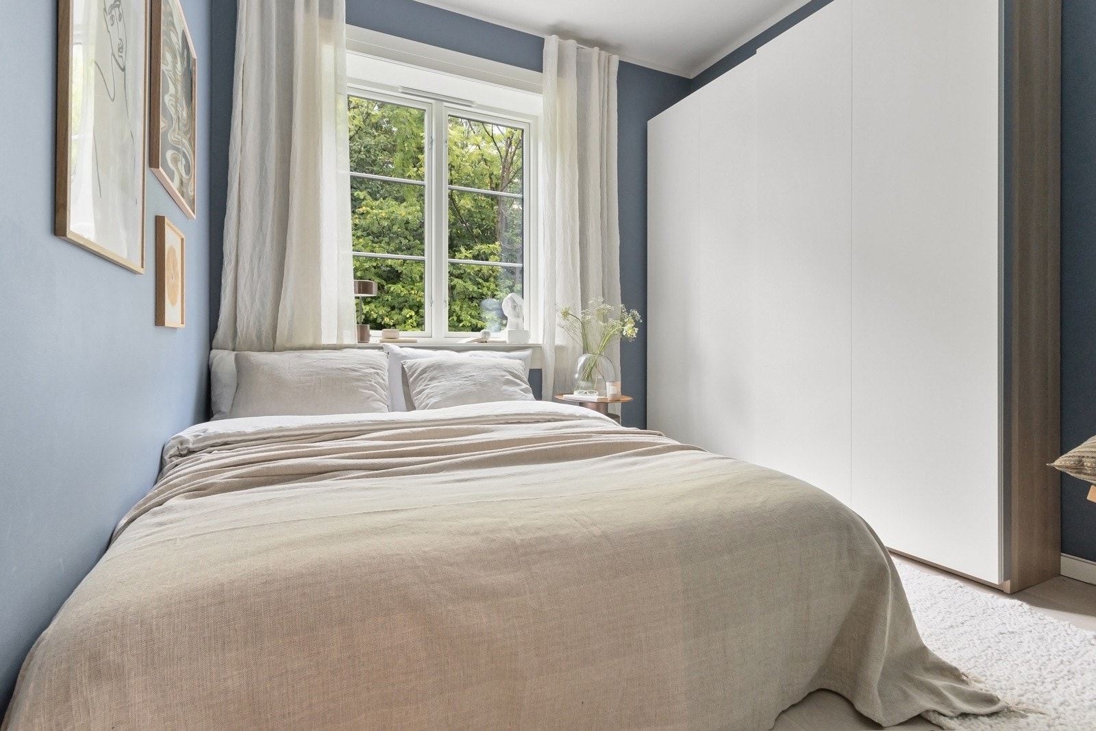 Leiligheten har to gode soverom, begge med nordvestvendte vinduer mot den rolige bakgården. Galleribilde