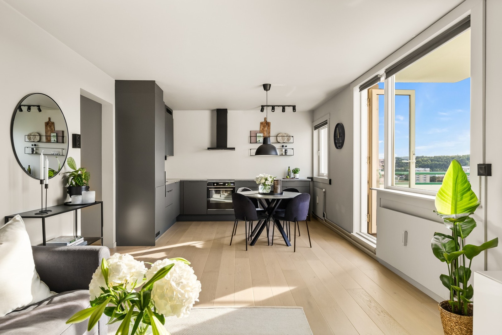 Lys og delikat leilighet med gode lys- og solforhold Galleribilde