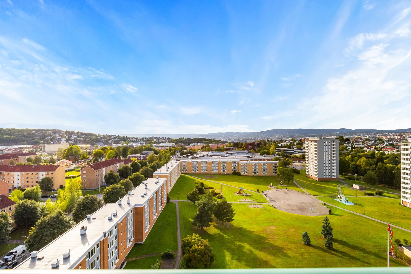 Lys og lekker 3-roms toppleilighet i 12. etasje med fantastisk utsikt og fine solforhold Galleribilde