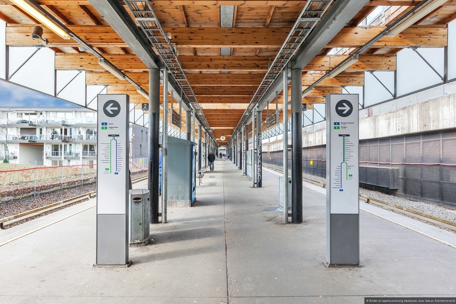 Området har svært gode kollektivmuligheter, med buss, trikk og T-bane innen kort gangavstand. Galleribilde