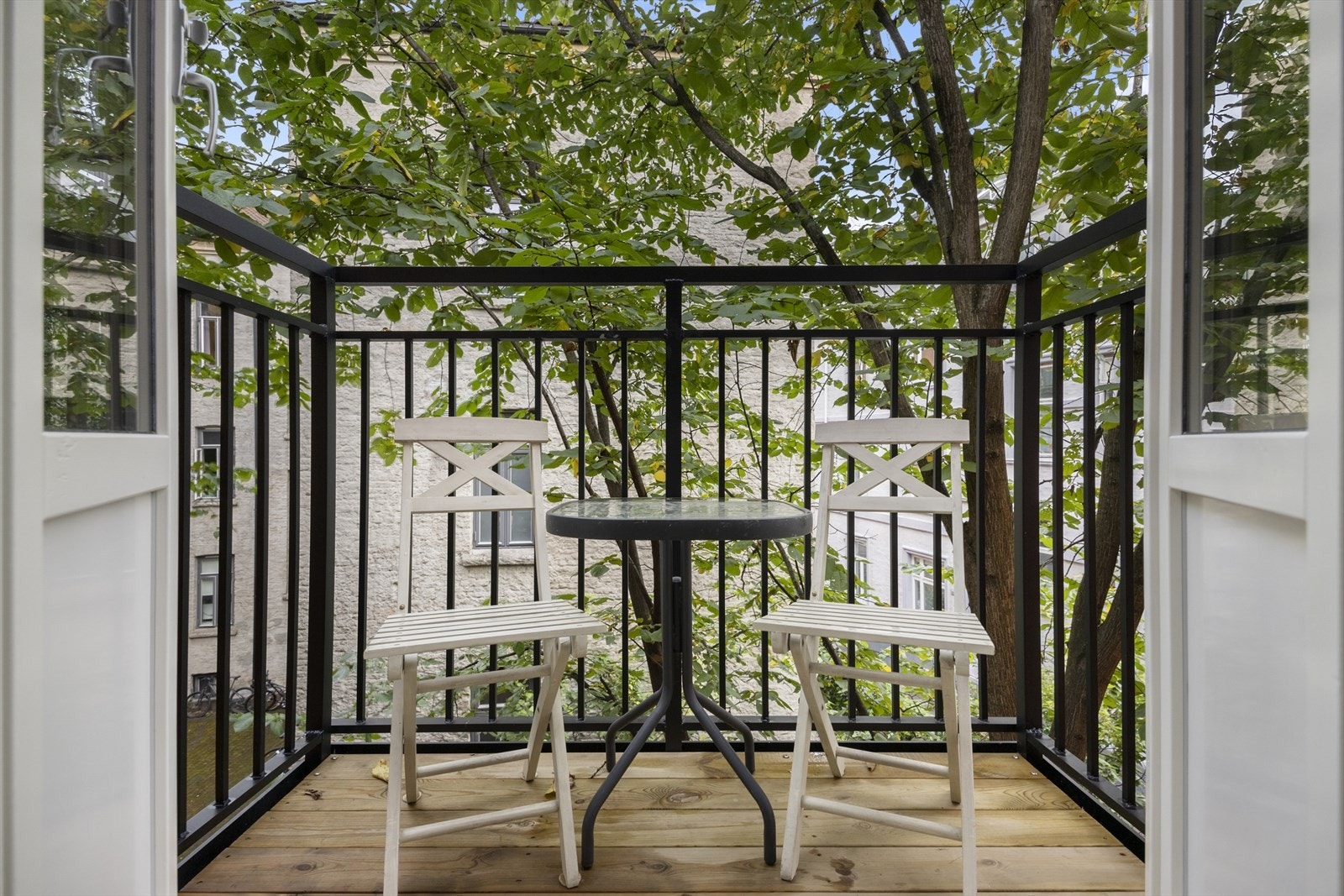 En lekker leilighet i klassisk bygård fra 1899 på beste Majorstuen. Her bor du godt tilbaketrukket i indre gårdsrom og sentralt med alt i gangavstand Galleribilde