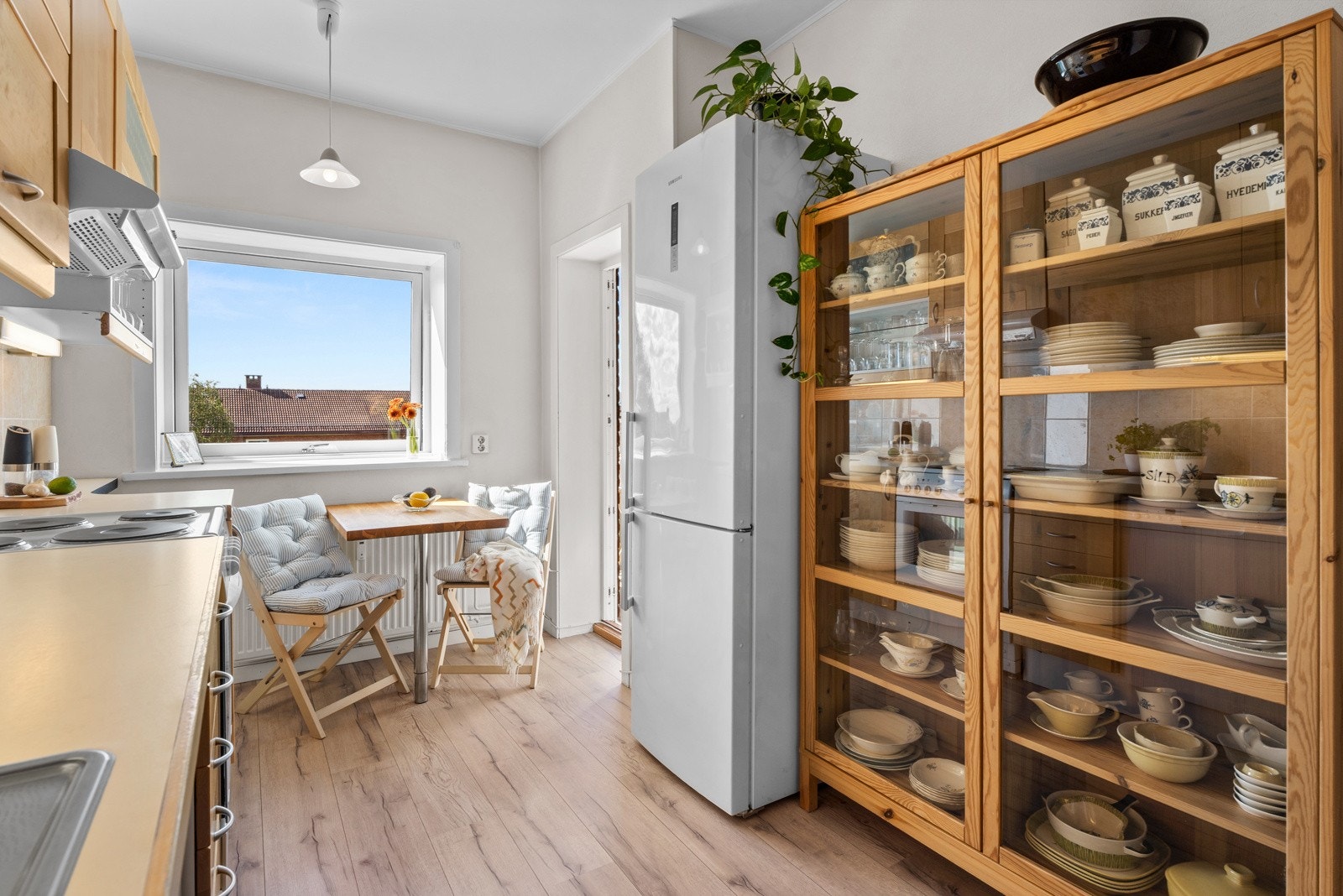 Fra kjøkken er det direkte adkomst til en vestvendt balkong på 5m². Galleribilde