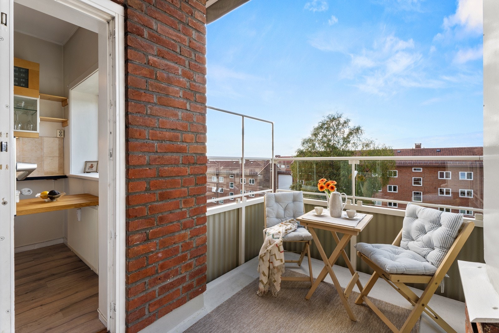 Her er det god plass til sittegruppe, grill og beplantning. Galleribilde