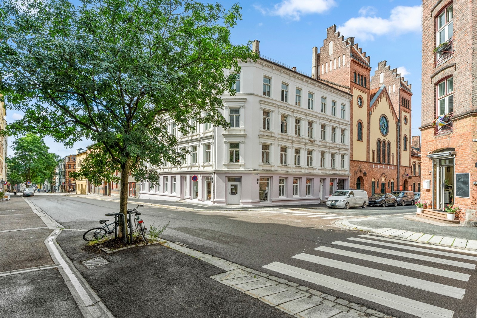 Tilbaketrukket beliggenhet med nærhet til "alt" - Her vil du trives! Galleribilde