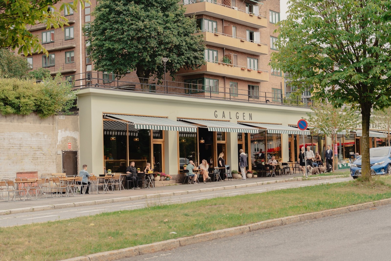 Kombinasjonen av sentral beliggenhet, utmerkede kollektivforbindelser, et rikt utvalg av servicetilbud og grønne lunger gjør Kampen til et svært attraktivt sted å bo. Galleribilde