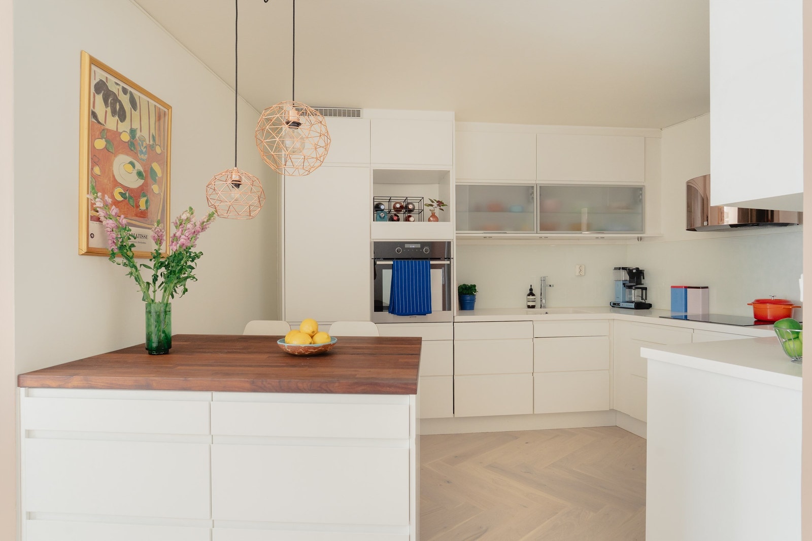 Delikat kjøkken med moderne innredning fra Epoq. Galleribilde