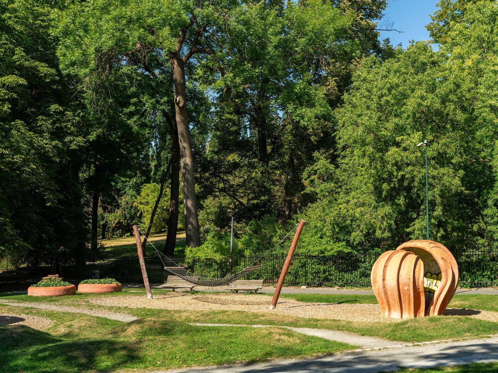 Det er flere grønne lunger i nærområdet ditt. Og hei, du bor rett over gata ved Botanisk hage. Galleribilde