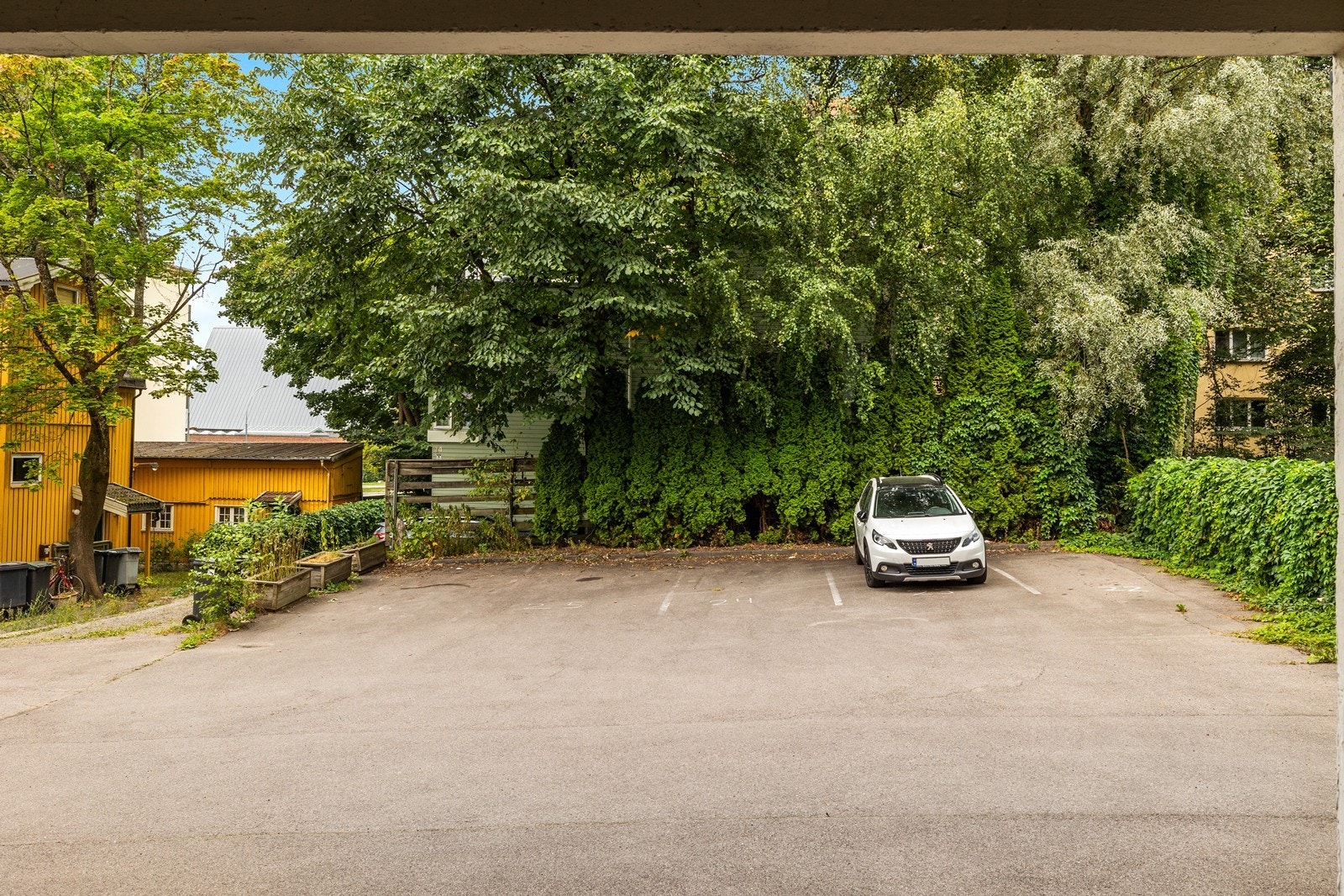 Parkeringsplass for borettslaget Galleribilde