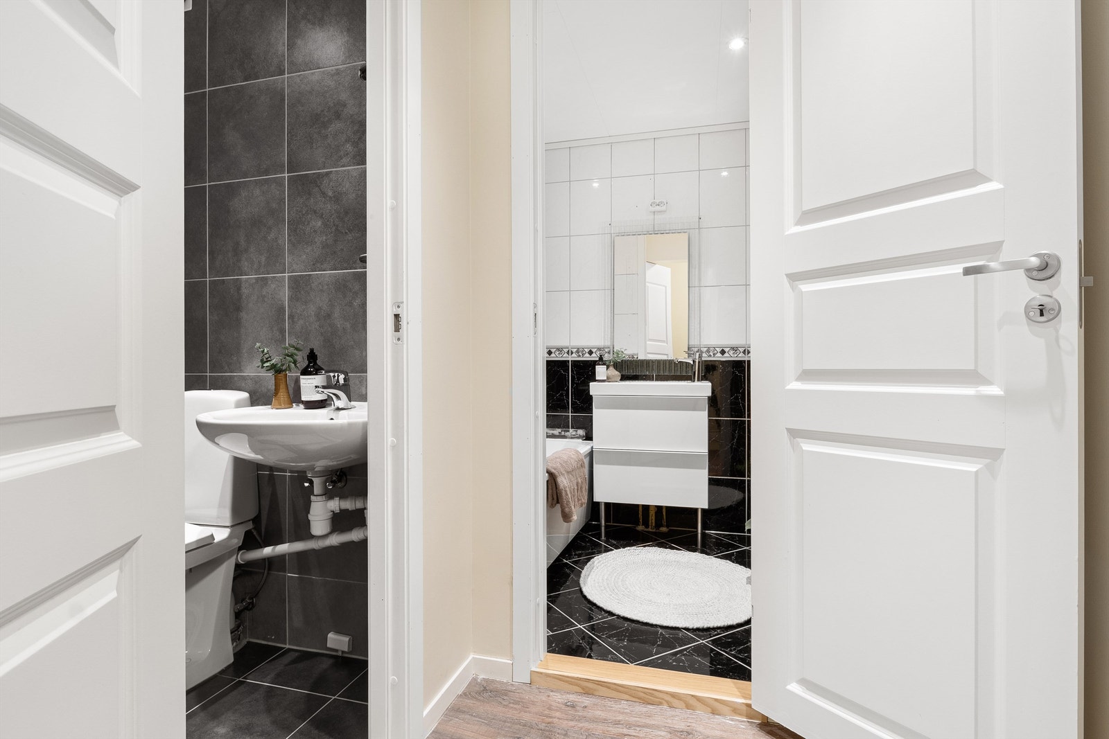 Bad og toalettrom. Galleribilde