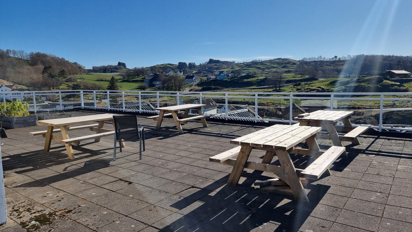 Takterrassen. Her får du sol fra soloppgang til solnedgang. Galleribilde