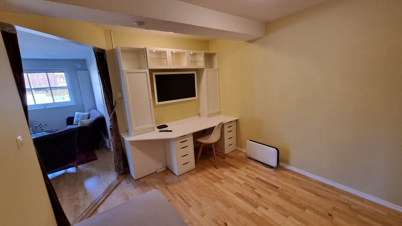 TV-, kontor/gjesterom. Galleribilde