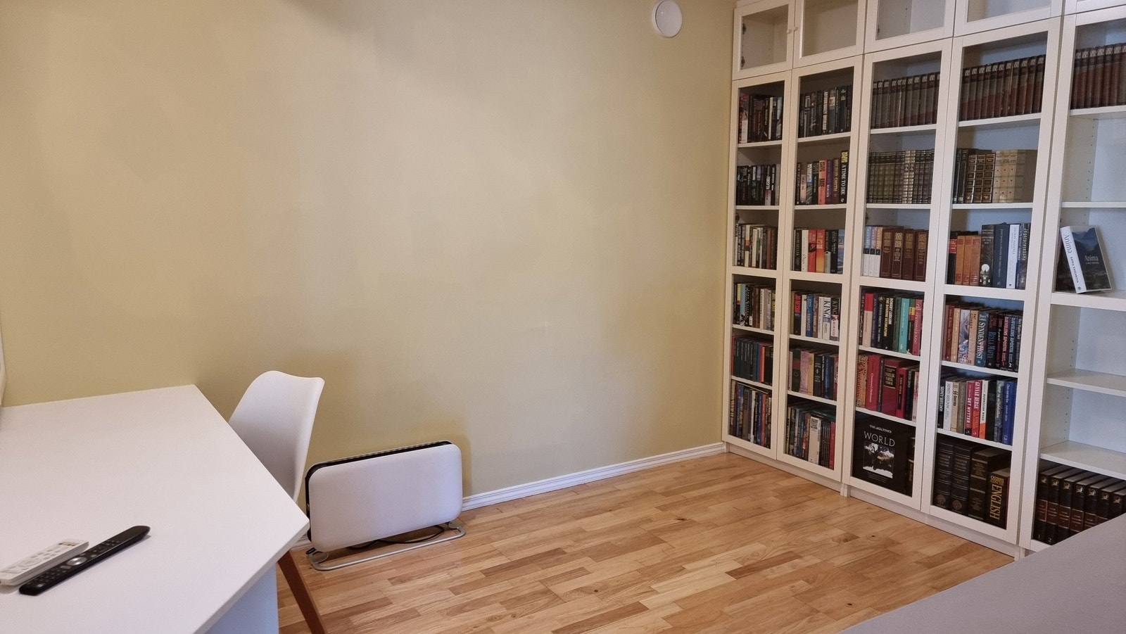 TV-, kontor/gjesterom. Galleribilde