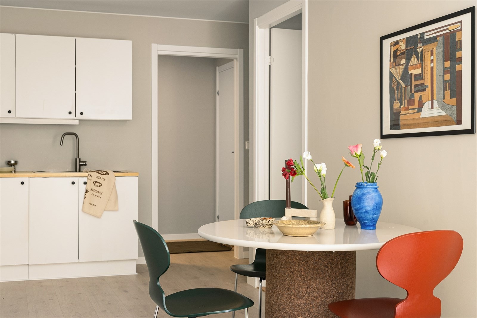 - Det er velegnet plass til spisegruppe - Galleribilde