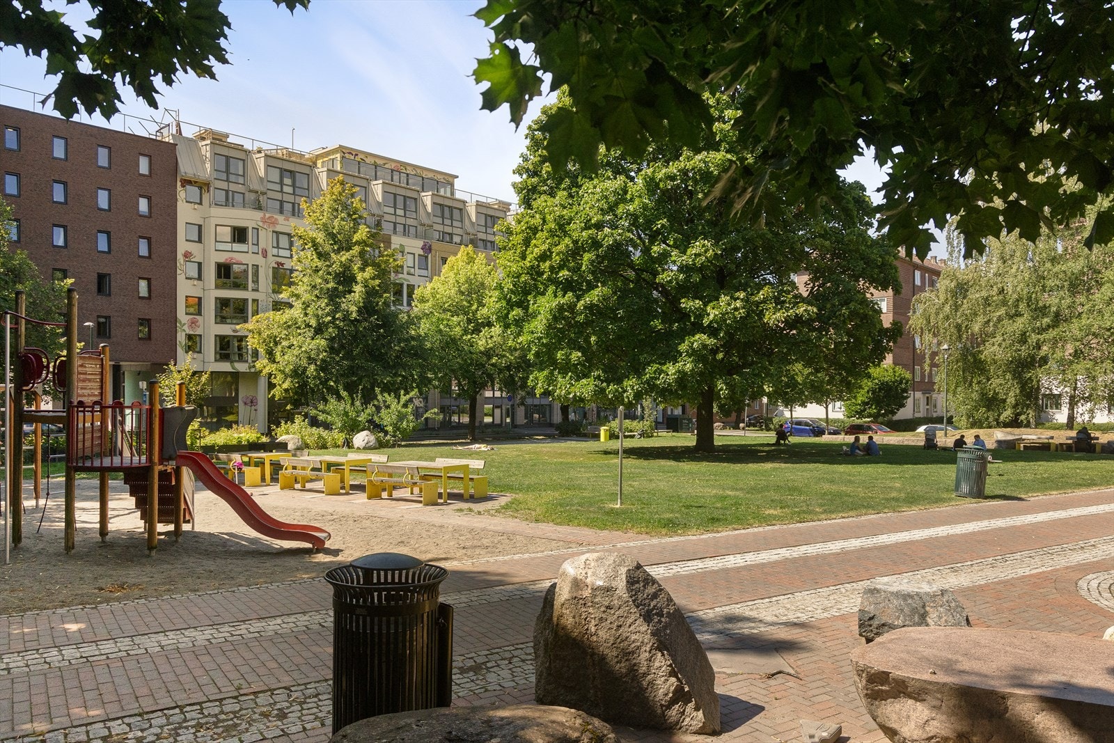 - Flere av byens flotteste parkområder ligger i nabolaget - Galleribilde