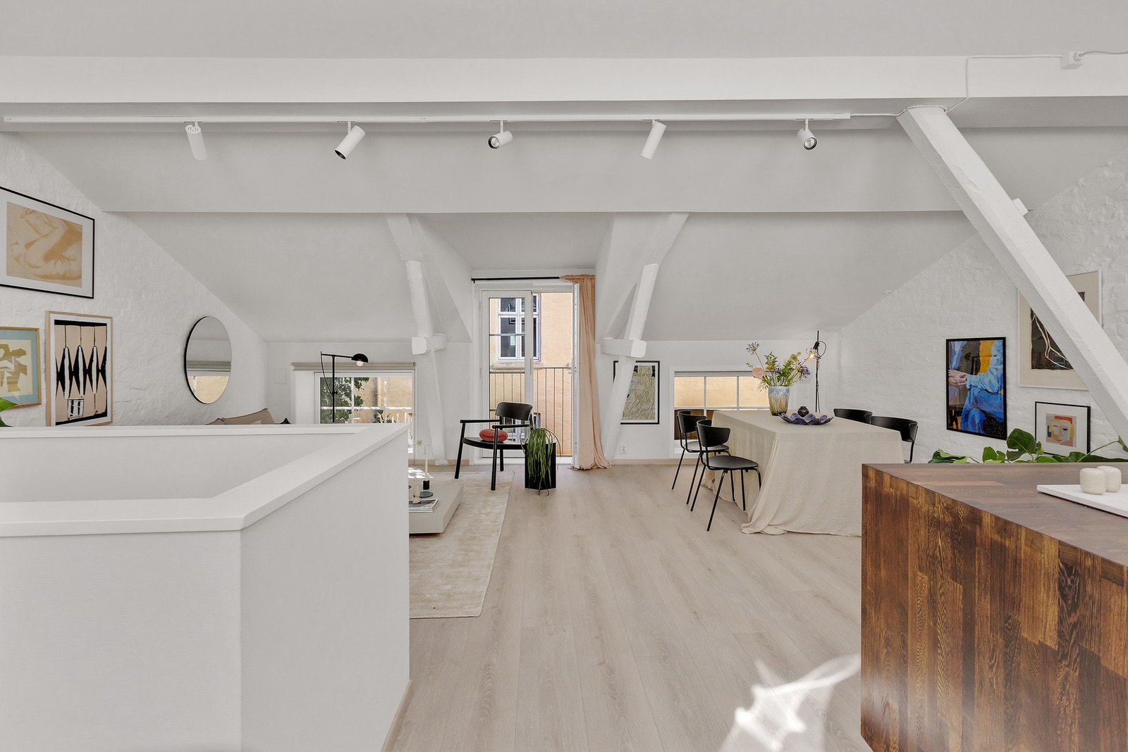 Leiligheten ligger svært rolig til i indre bakgård. Galleribilde