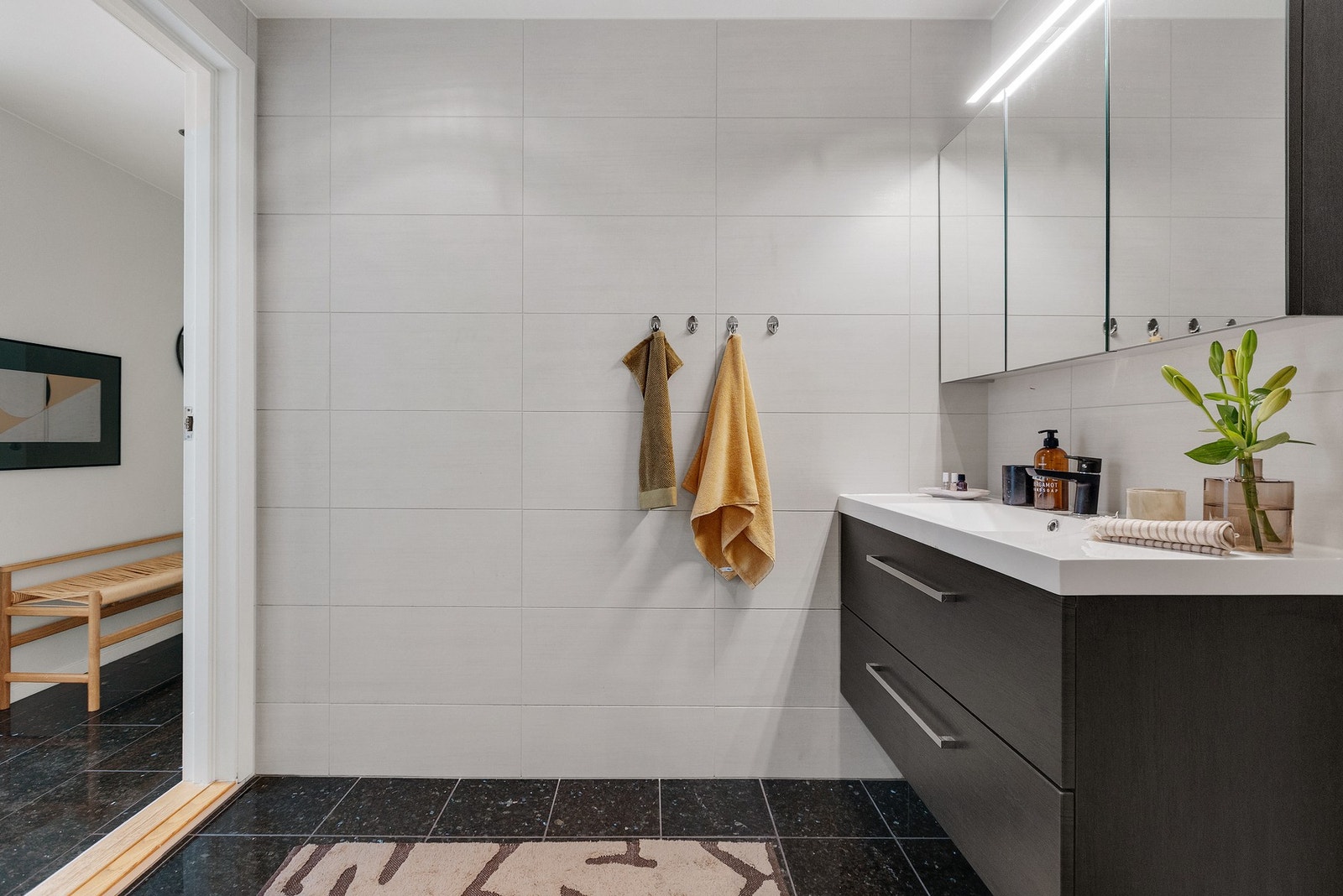 God oppbevaringsplass i servantinnredning. Galleribilde