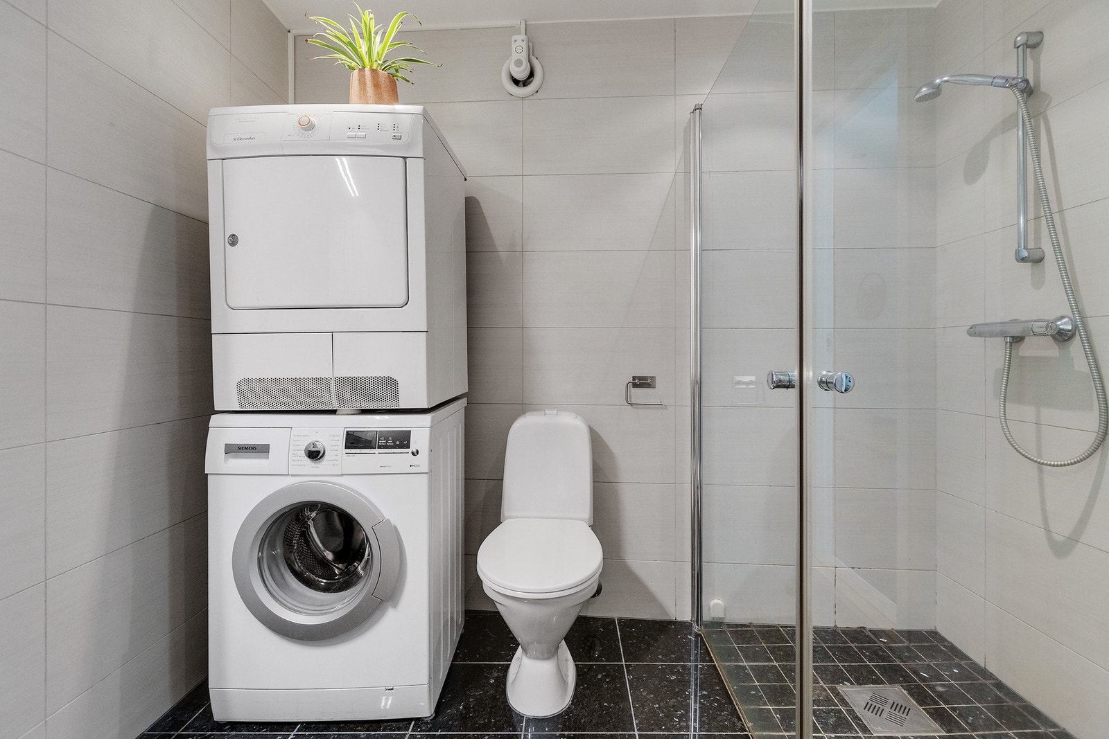 Badet oppleves pent og funksjonelt. Galleribilde