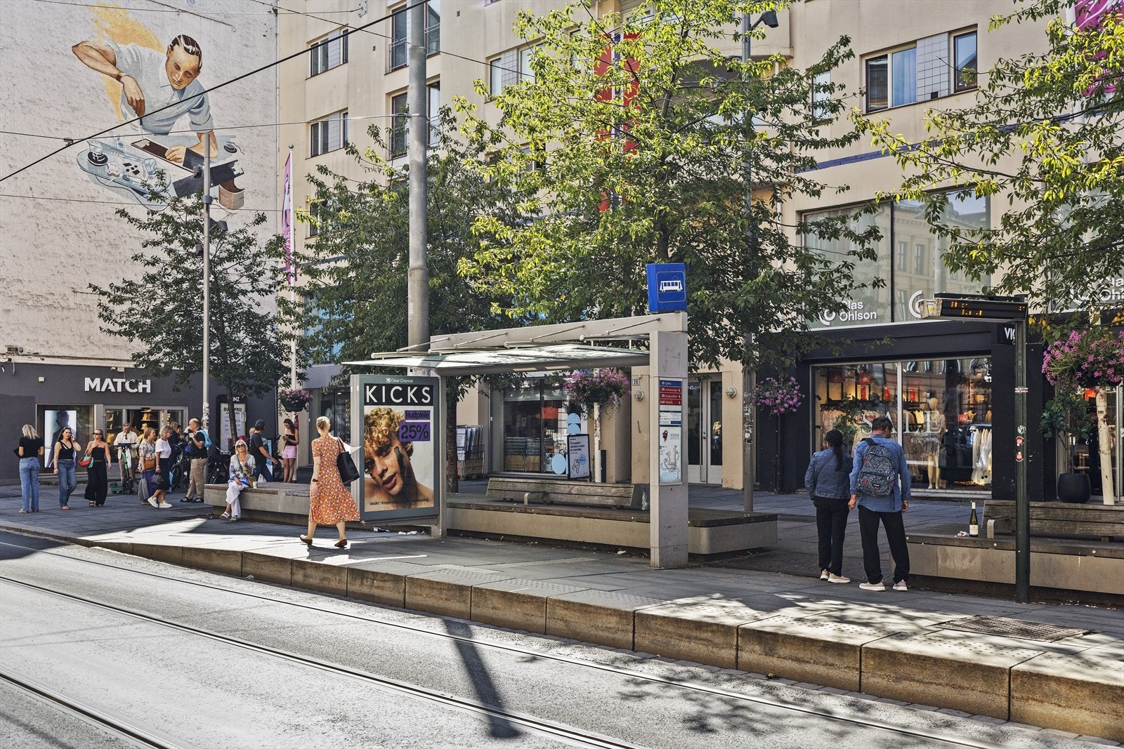 Gode kollektivmuligheter som trikk fra Bogstadveien og trikk og buss fra Majorstuen stasjon. Galleribilde