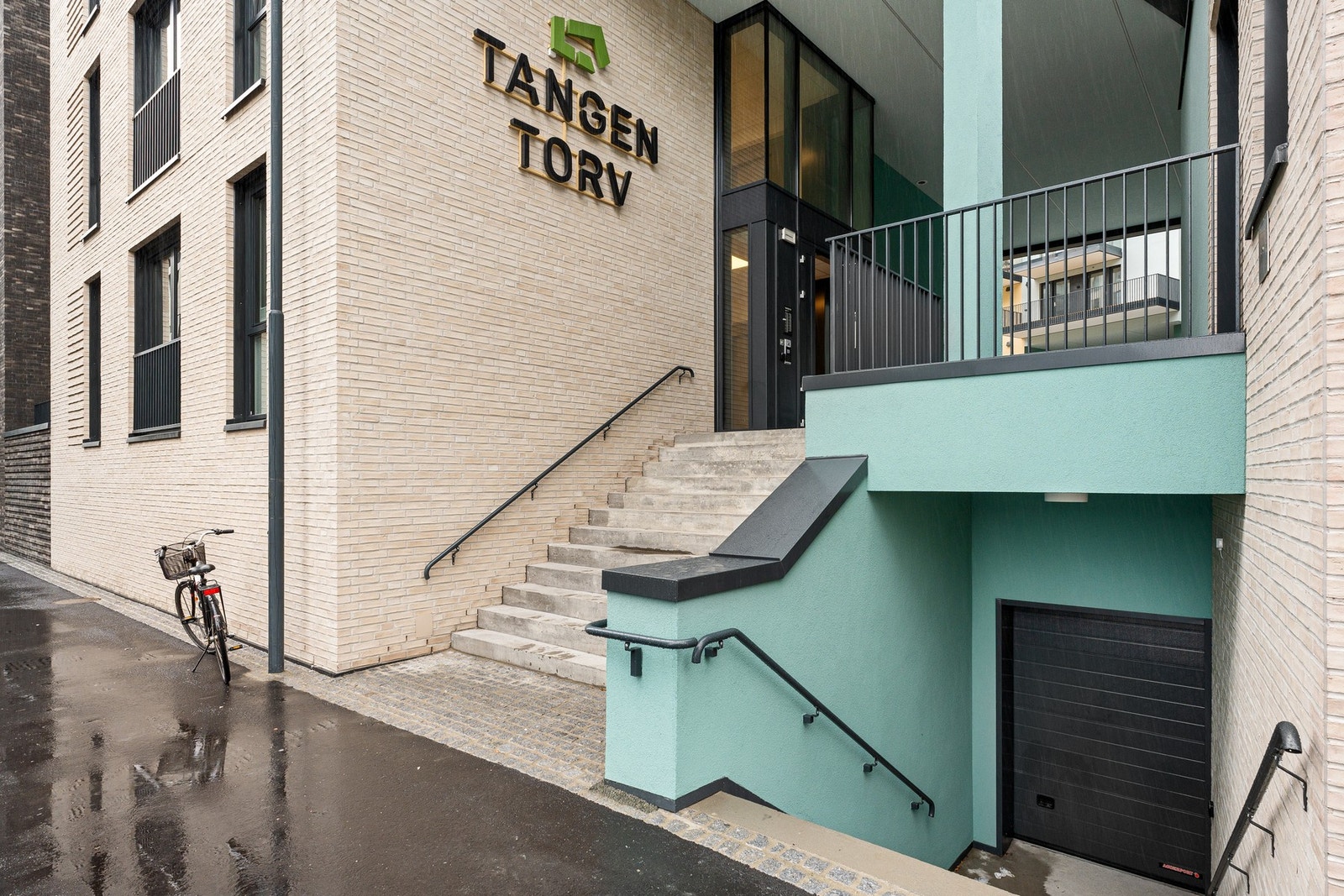 Fra inngangspartiet hvor det også er trapp ned til sykkelparkeringen Galleribilde