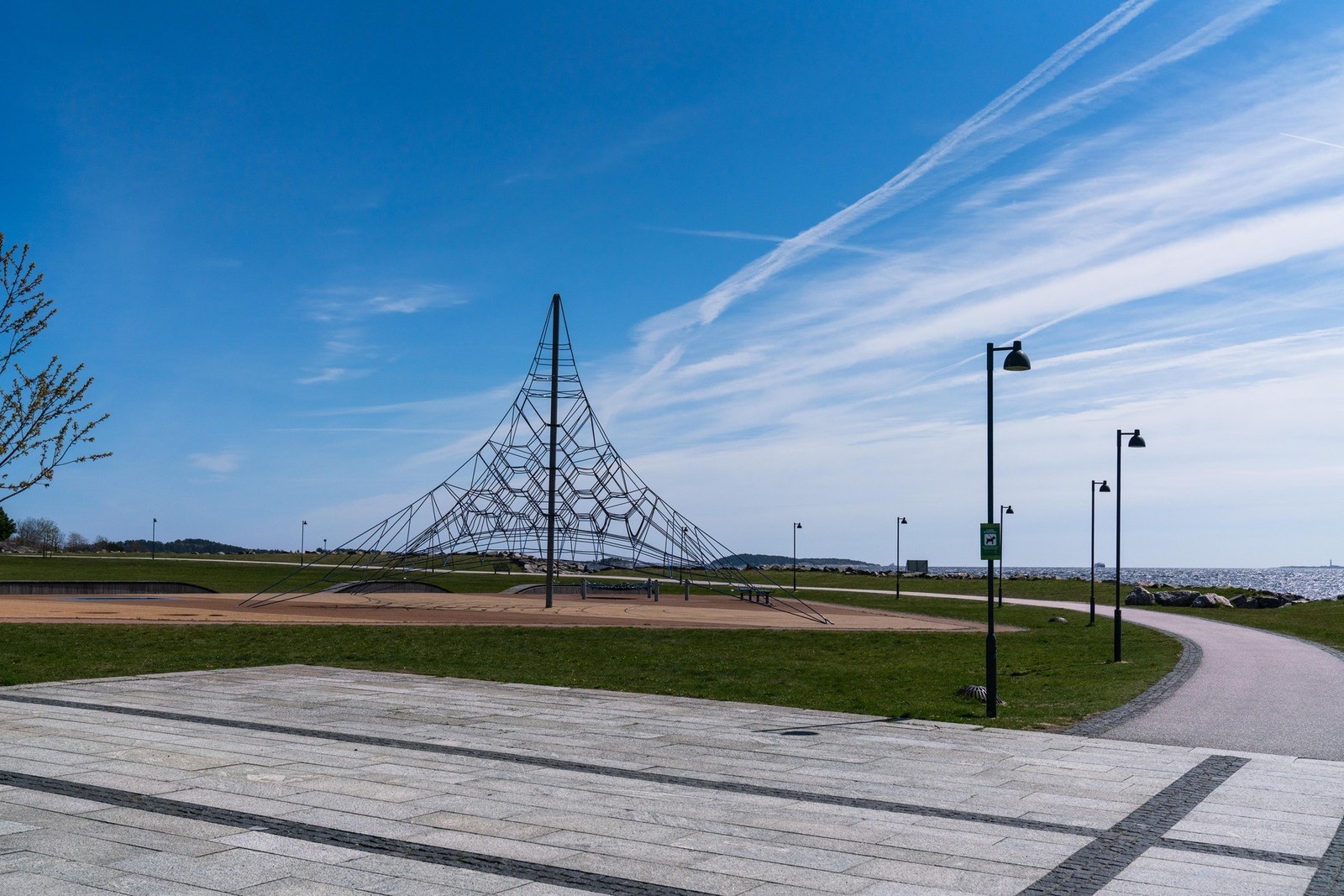 Ytterst på Tangen er det klatrestativ Galleribilde