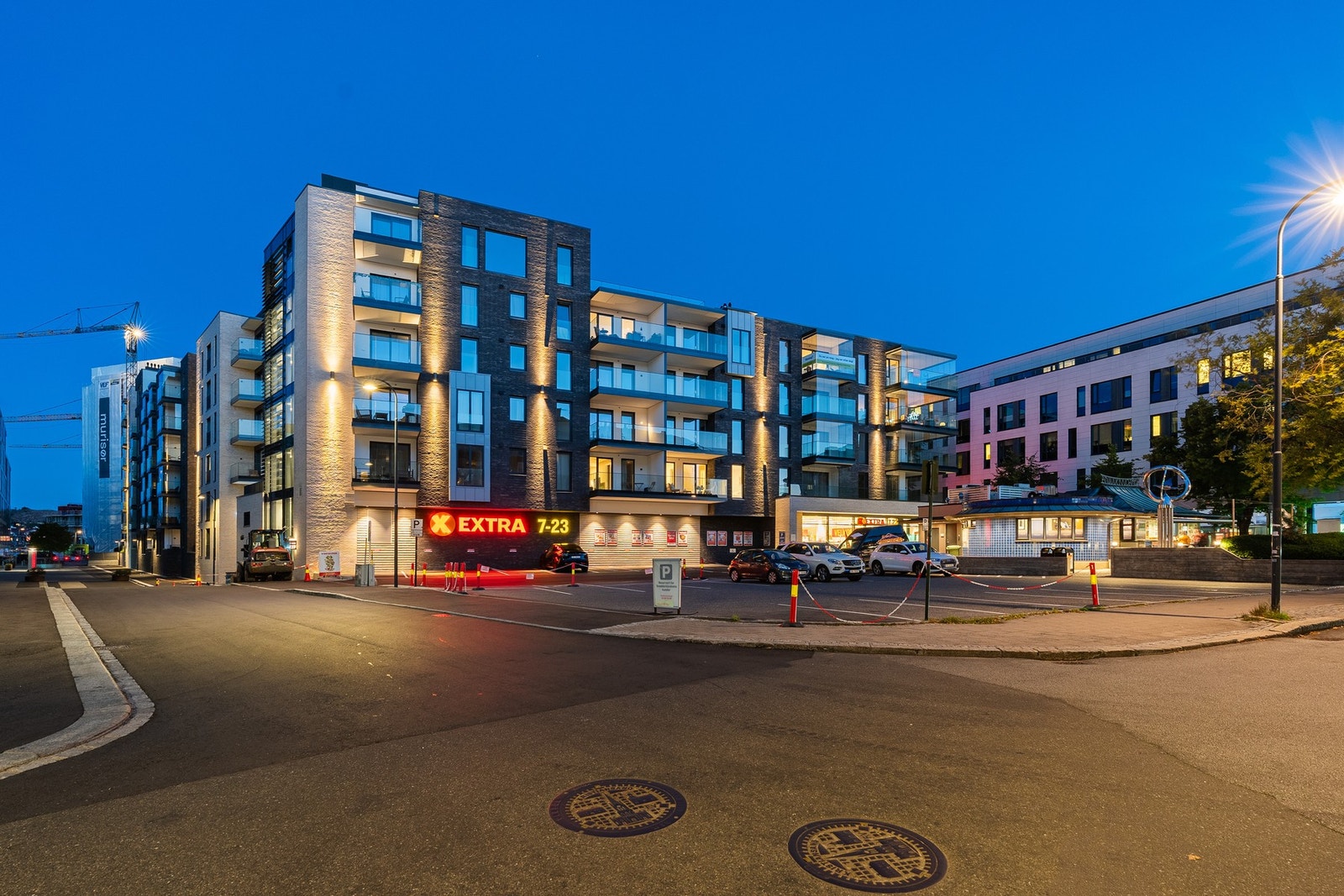 Kveldsbilde fra bygget Galleribilde