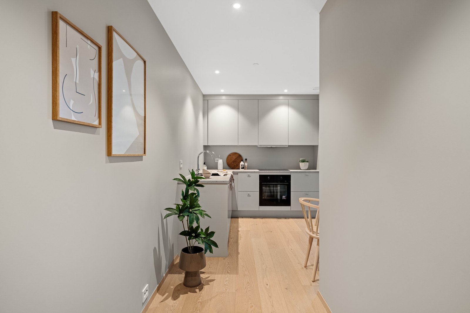 Fra gang inn til kjøkkenet Galleribilde