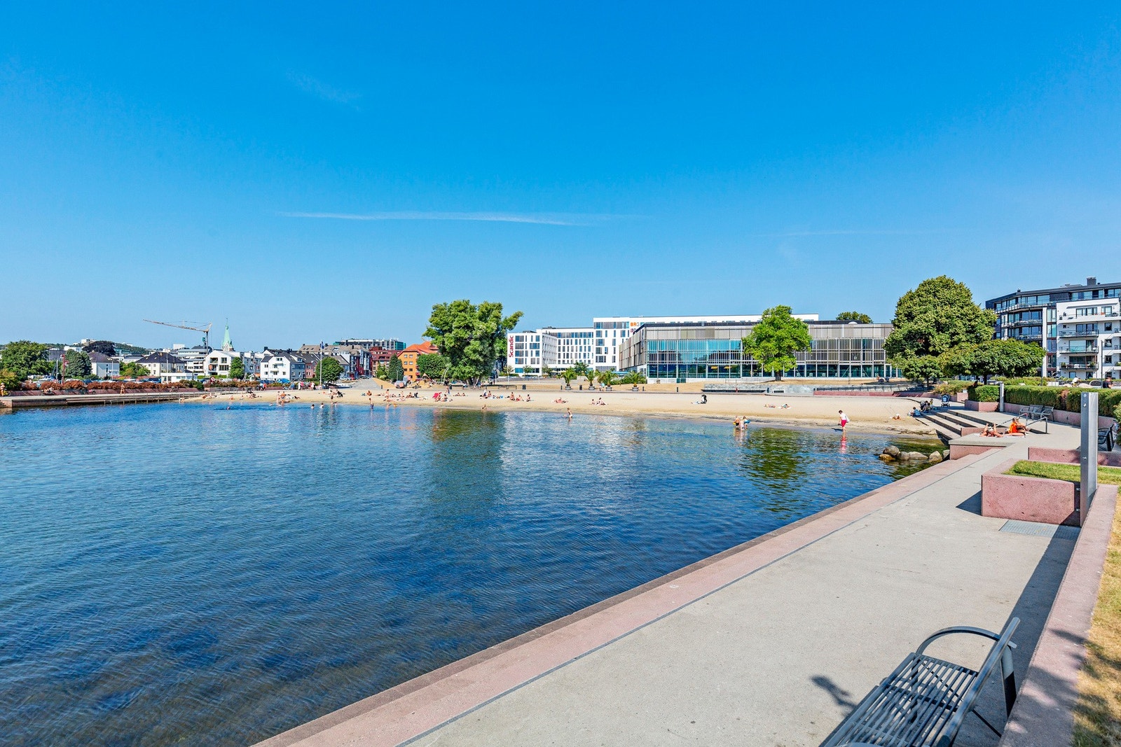 Fra Tangen inn mot flotte Bystranda Galleribilde