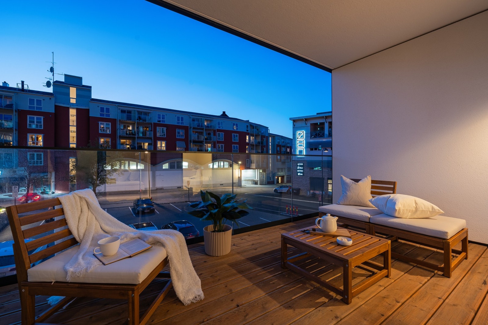 Kveldsbilde fra verandaen Galleribilde