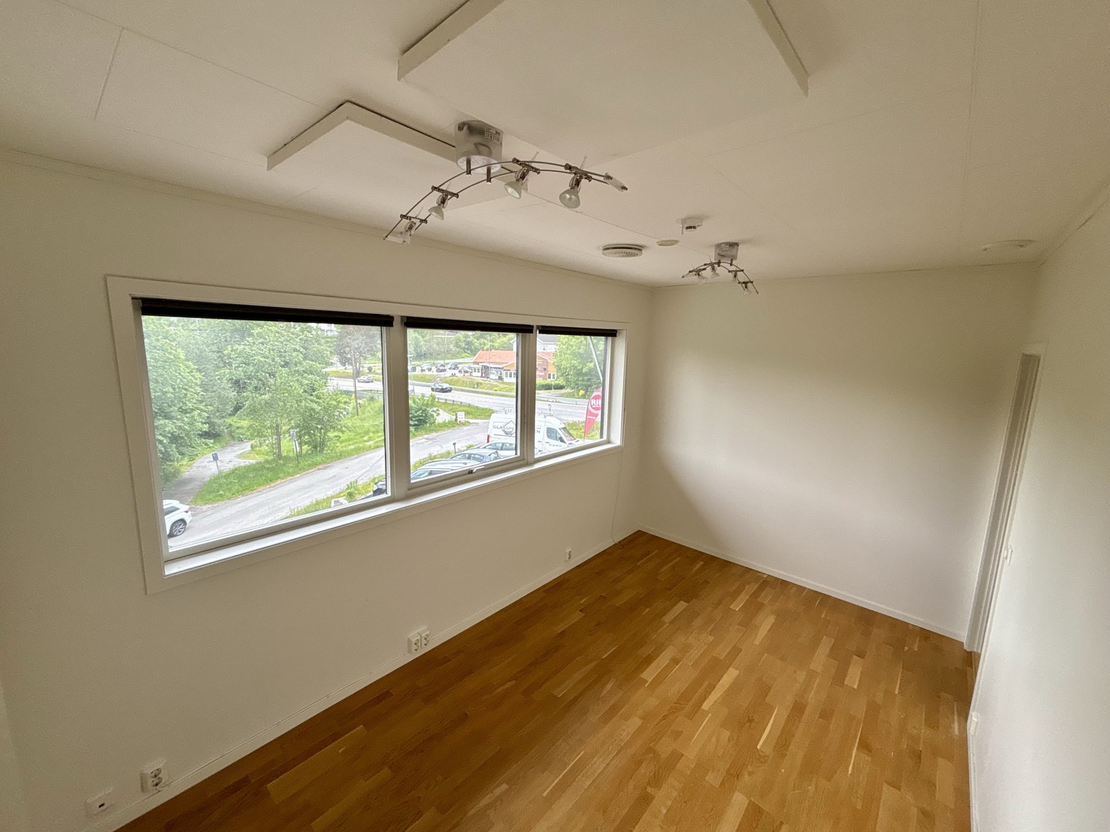 Kontor på 12m2. Det er to slike kontorer i etasjen. Galleribilde