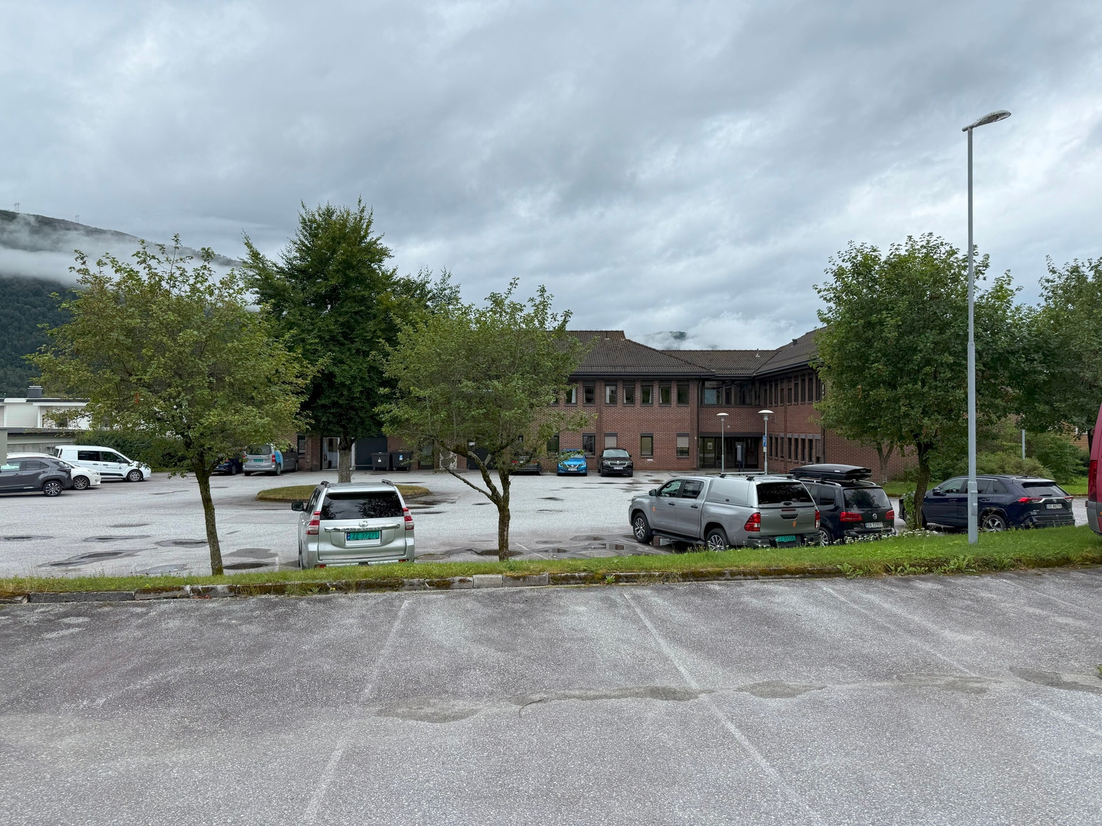 Mange parkeringsplasser Galleribilde