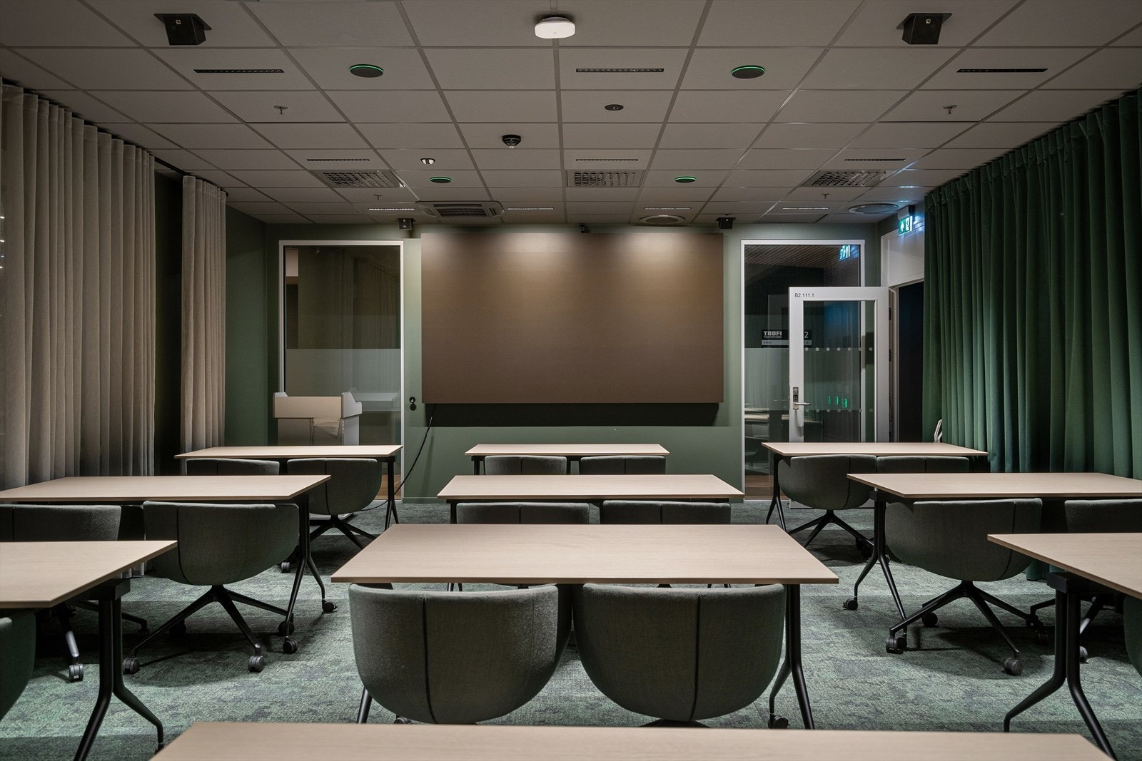 Moderne skjermer, ventilasjon og lydanlegg Galleribilde