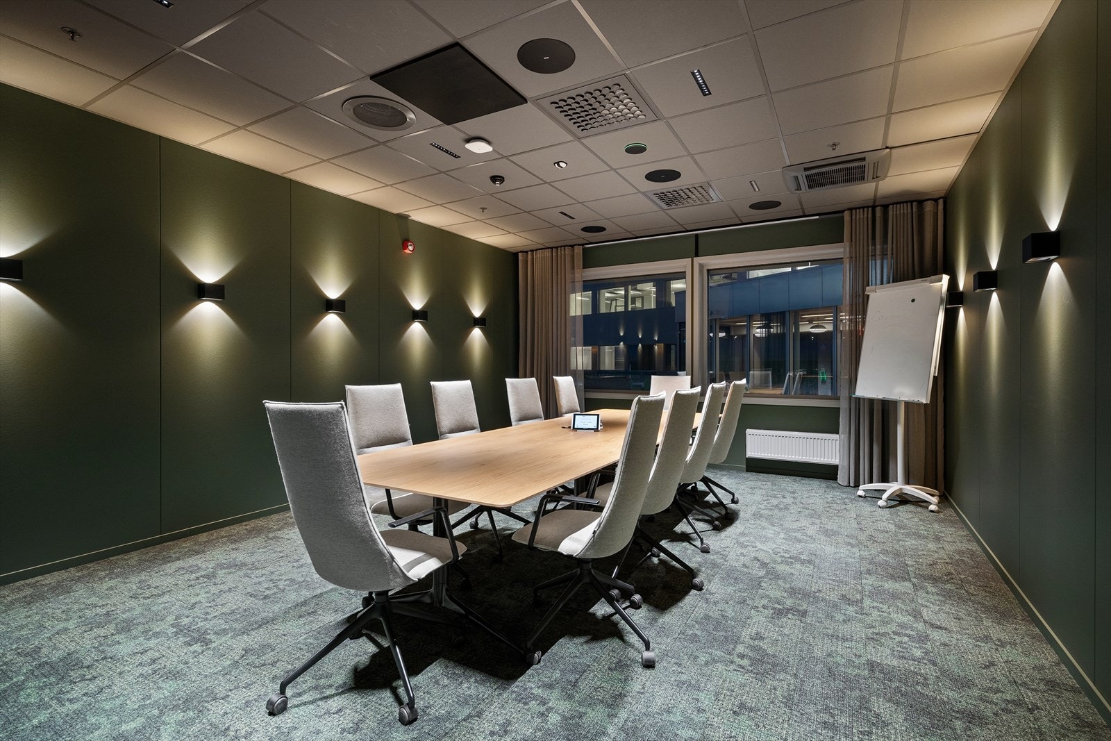 topp moderne møterom som kan bookes ved behov inngår i leien Galleribilde